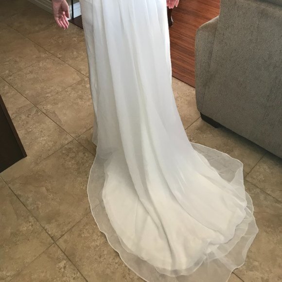 Ivory Wedding Dress - Size 6 - Picture 5 of 13